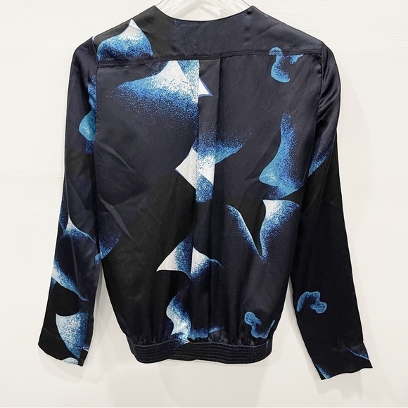 Diane Von Furstenberg New Issie Two Long Sleeve Silk Blouse Wrap Front Size 4 - Picture 2 of 9